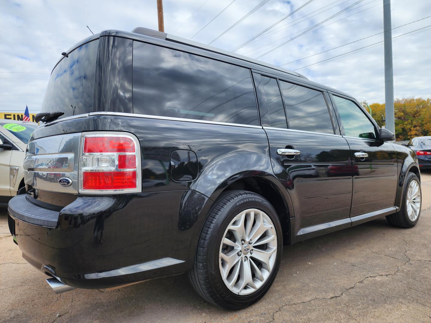 2014 BLACK Ford Flex Limited (2FMGK5D8XEB) with an 3.5L V6 DOHC 24V engine, 6-Speed Automatic Overdrive transmission, located at 2660 S.Garland Avenue, Garland, TX, 75041, (469) 298-3118, 32.885551, -96.655602 - Photo#3